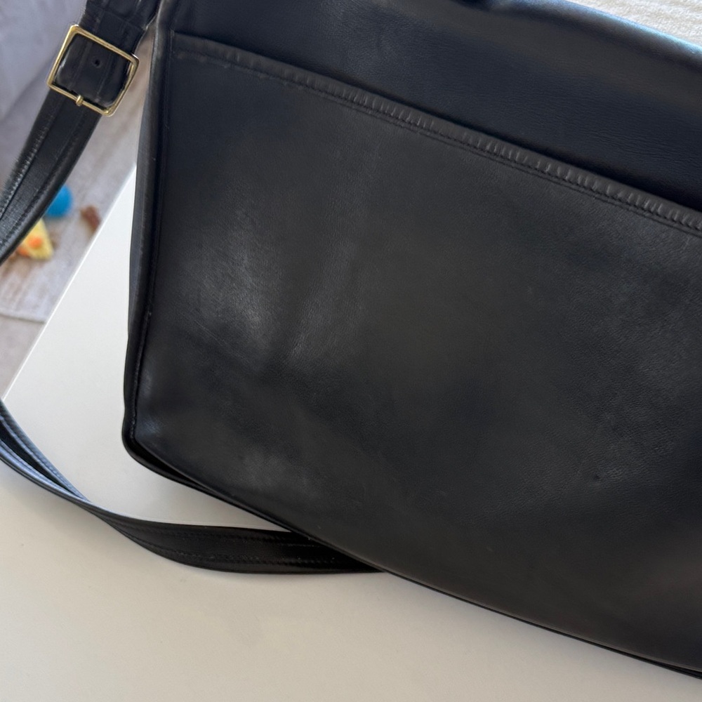 1998 OG Coach briefcase perfectly aged. Back when Coach was COACH - Picture 2 of 6
